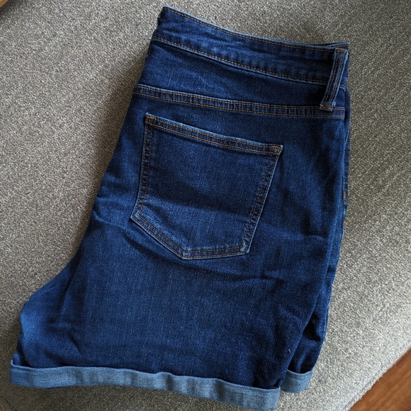 Universal Thread 3in Shorts - Picture 3 of 3